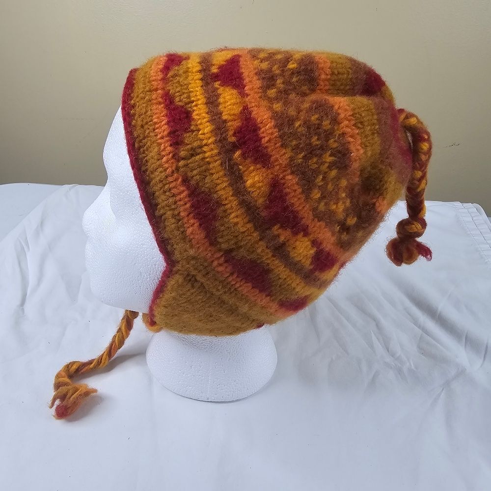 NIRVANA DESIGNS HAND MADE IN NEPAL BEANIE WITH TASSELS wool